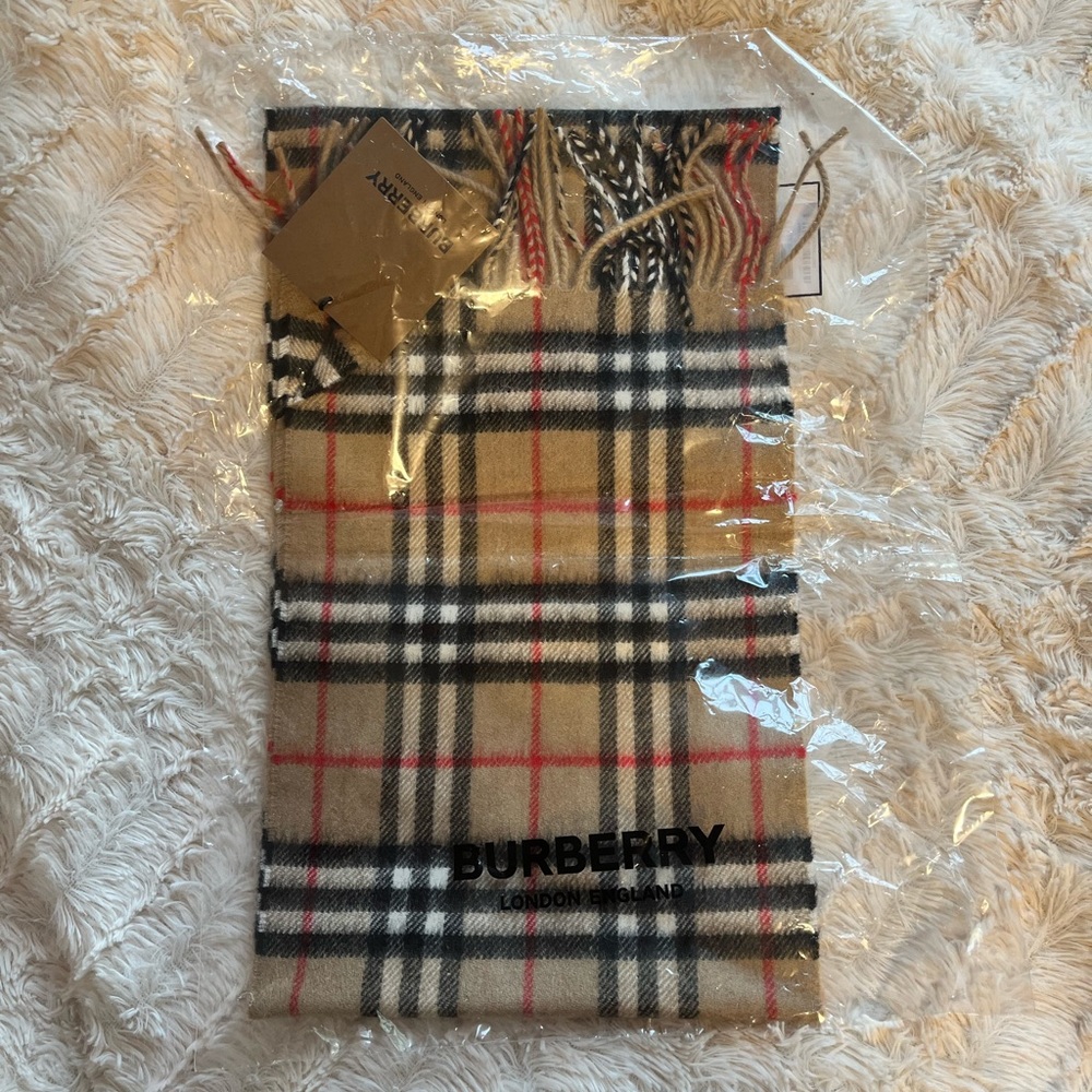 NWT Burberry Cashmere Scarf